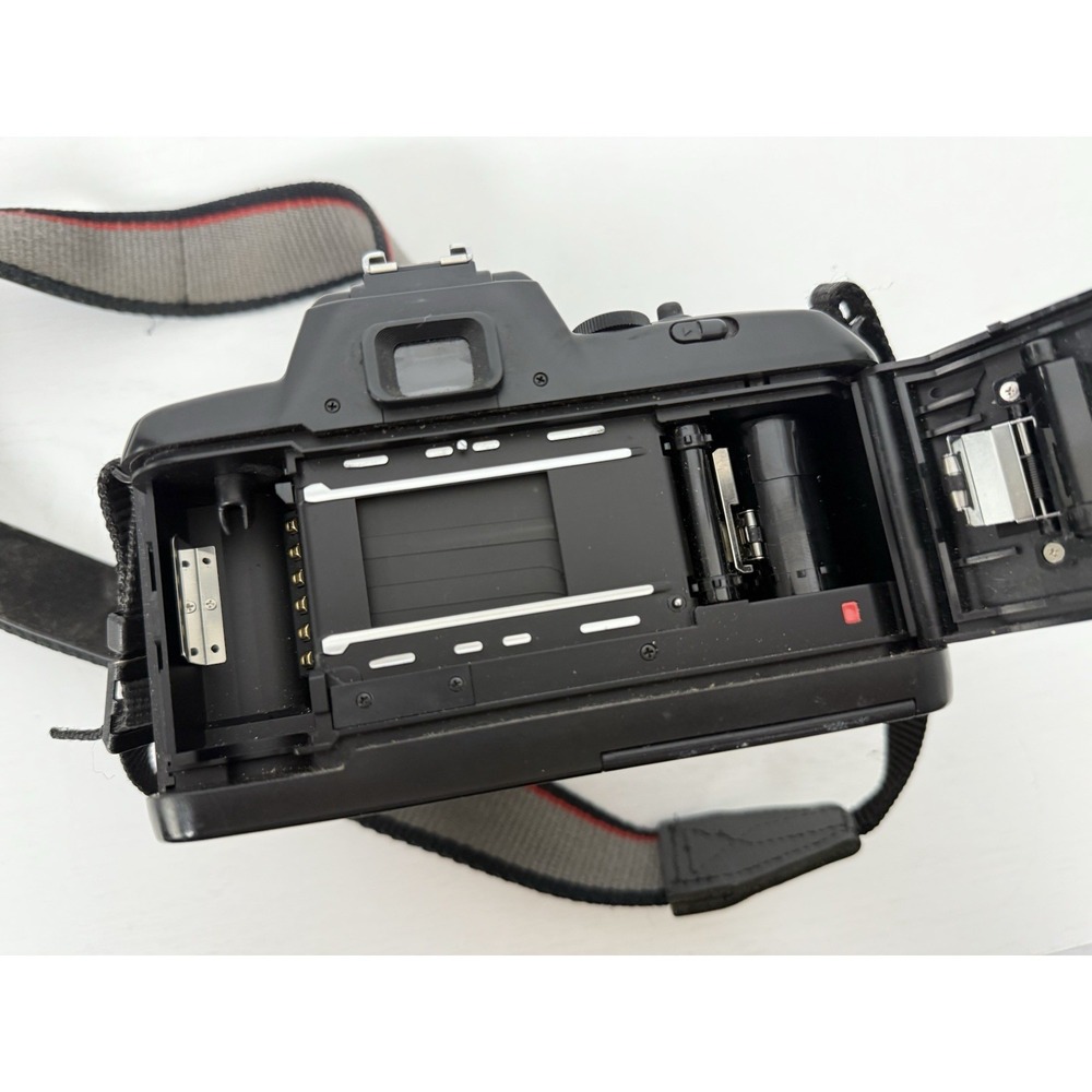 NIKON N5005 35mm SLR FILM CAMERA with AF Nikkor 35-70mm f3.3-4.5 Lens Cap Strap - Picture 11 of 16
